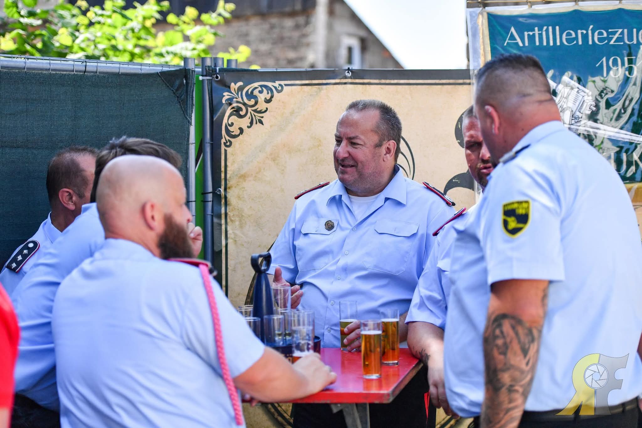 Freunde am Stehtisch