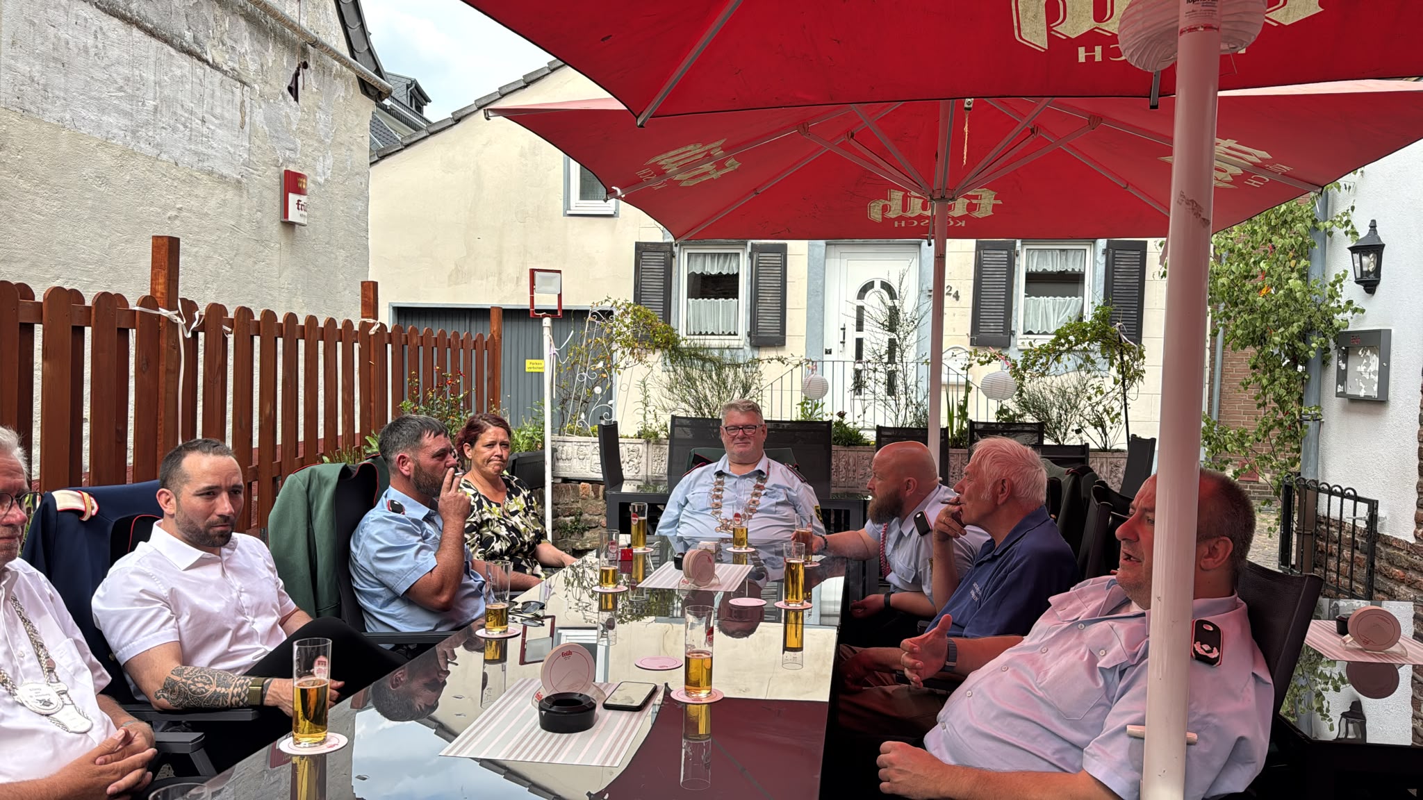 Große gesellige Runde in Zons